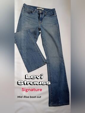 Levi's Signature Light Blue Mid-Rise Bootcut 26-32 Jeans